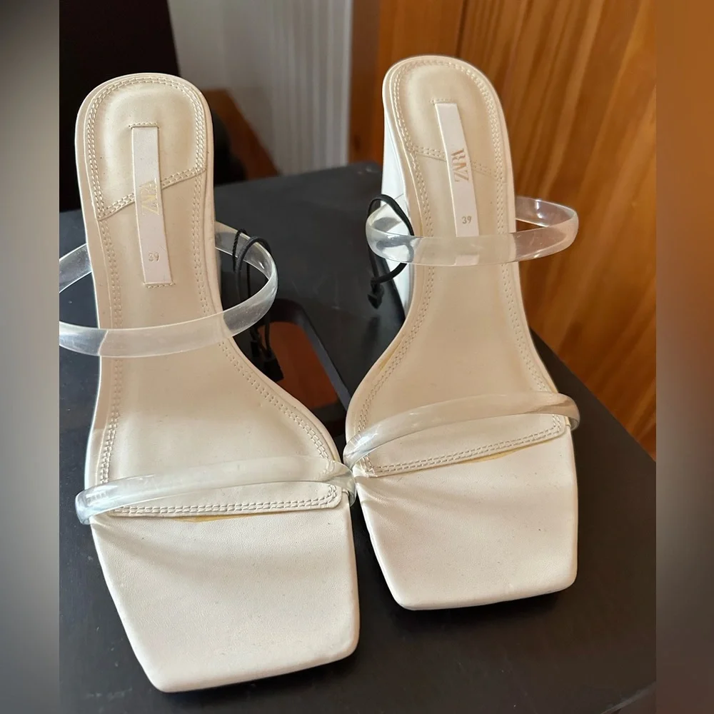 • bloggers favorite. Zara heels - Picture 4 of 10